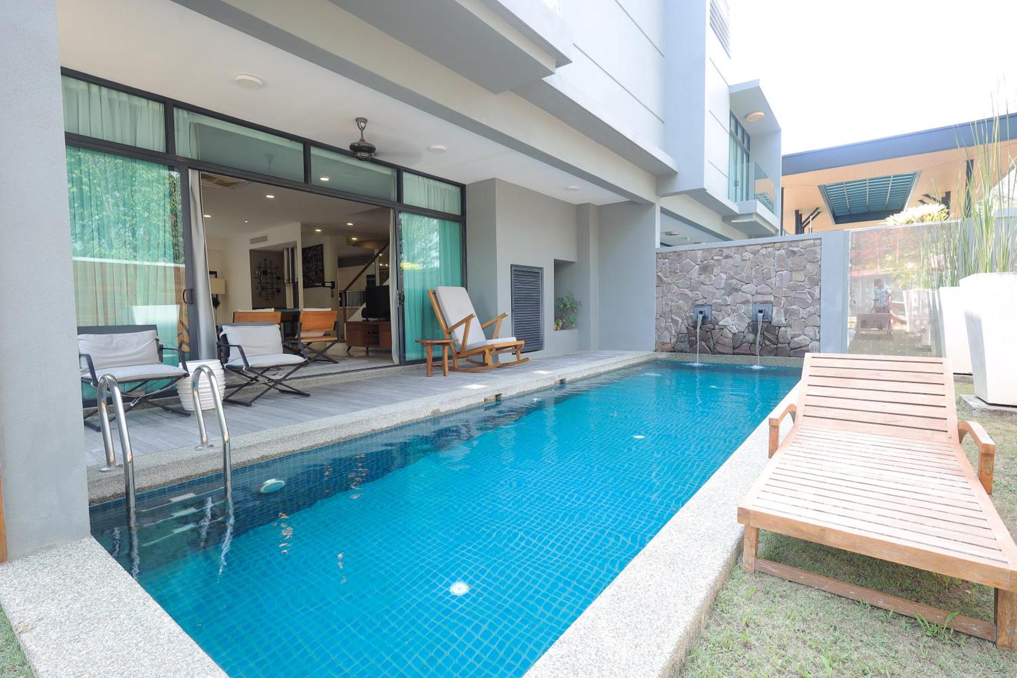 The Riyaz Lavanya Langkawi Pantai Cenang  Zewnętrze zdjęcie A pool at a private house