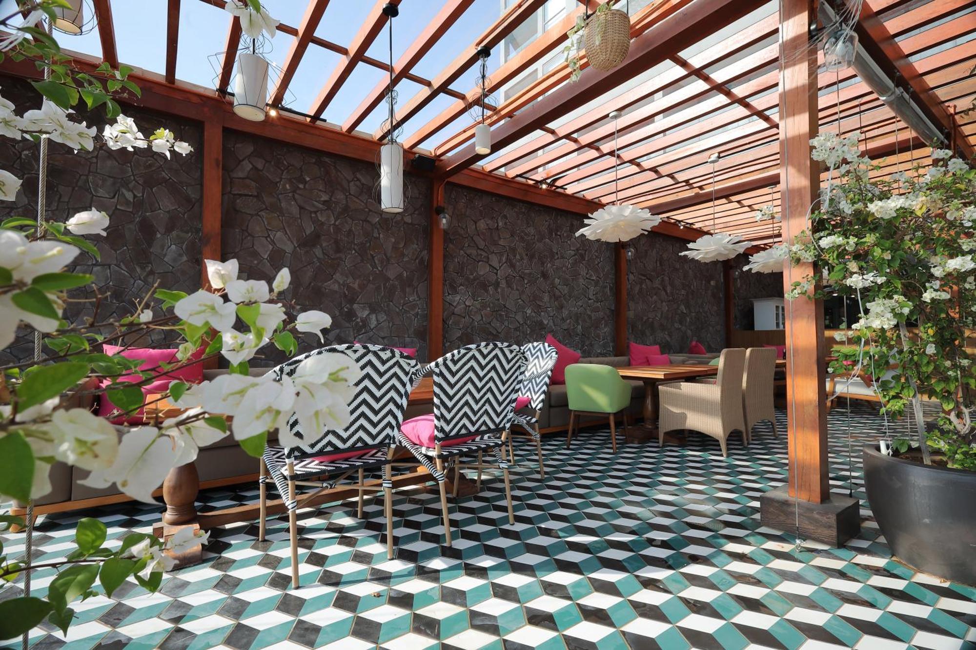 The Riyaz Lavanya Langkawi Pantai Cenang  Zewnętrze zdjęcie Rooftop bar