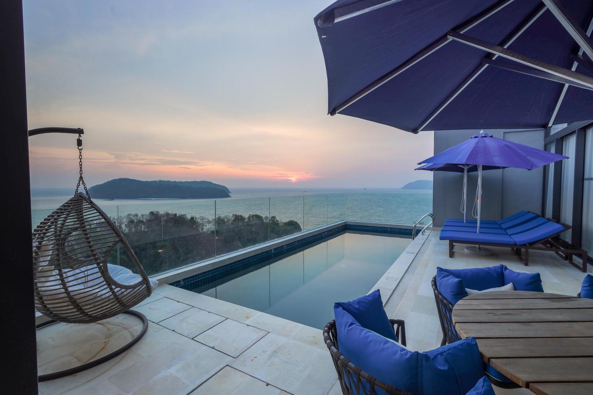 The Riyaz Lavanya Langkawi Pantai Cenang  Zewnętrze zdjęcie View from the rooftop pool