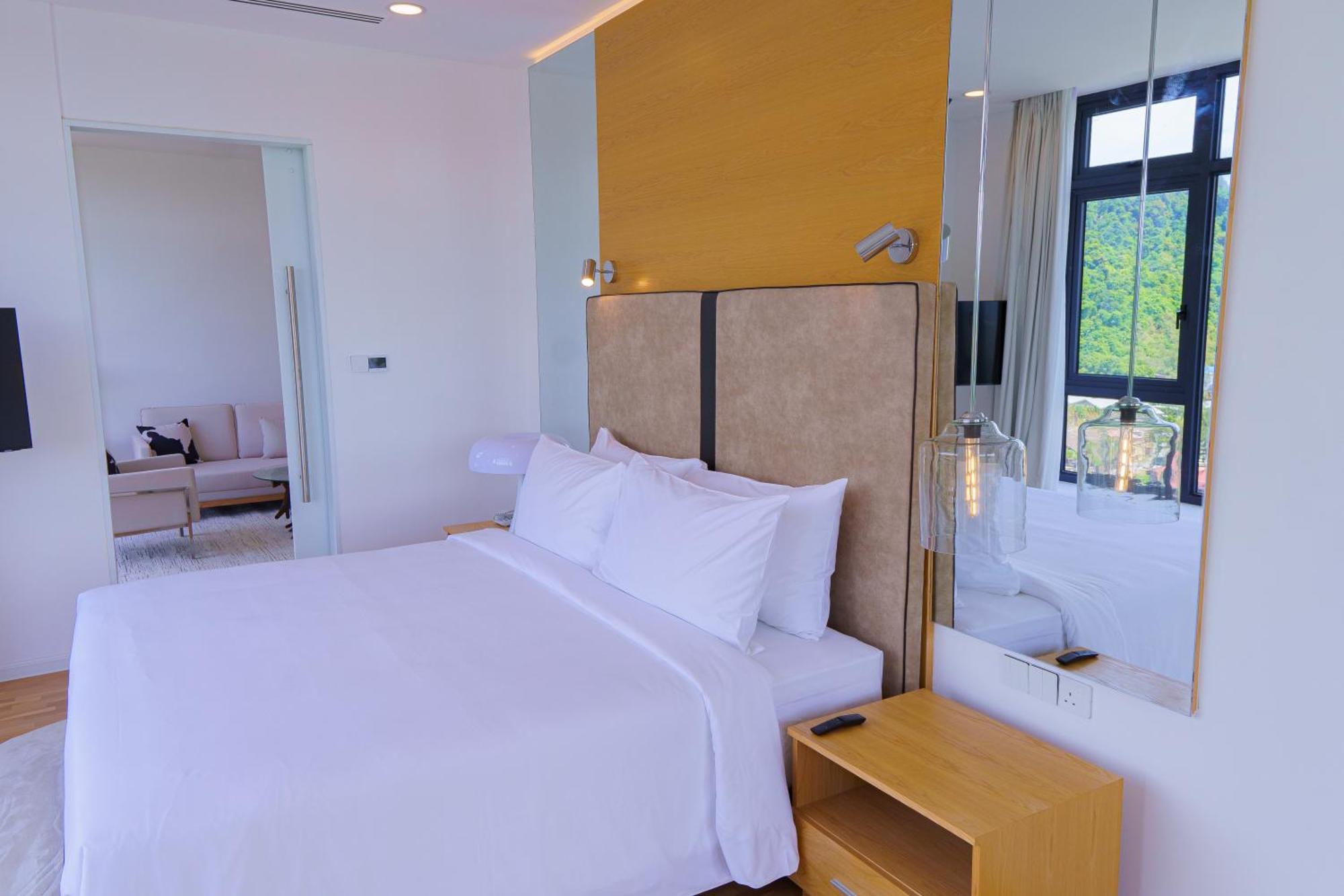 The Riyaz Lavanya Langkawi Pantai Cenang  Zewnętrze zdjęcie A bedroom at the hotel